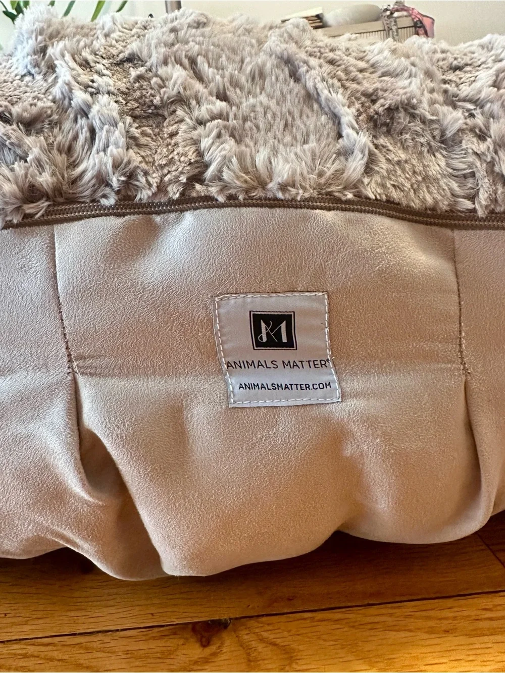 Brand New with Tags – Animals Matter Luxury Dog Bed (Large)